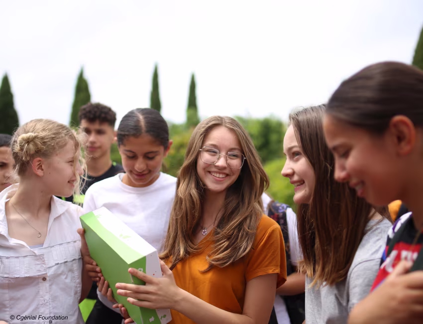 Group of teenagers for CGENIAL Fondation
